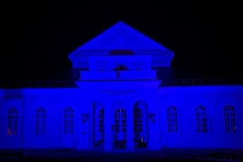 Zgrada Kraljevskog pozorišta Zetski dom večeras u plavoj boji Zgrada Kraljevskog pozorišta Zetski dom večeras u plavoj boji