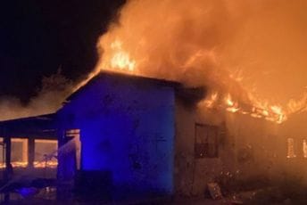 Izgorjelo napušteno odmaralište u Sutomoru Izgorjelo napušteno odmaralište u Sutomoru