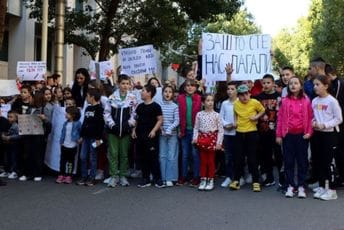 Očekuju da projekat škole bude gotov danas do podne Očekuju da projekat škole bude gotov danas do podne