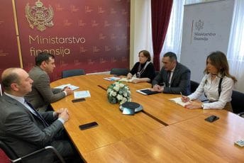 Damjanović sa Grgurovićem i Đokovićem: Danilovgrad ima objektivne preduslove da ima održivo i samostalno finansiranje Damjanović sa Grgurovićem i Đokovićem: Danilovgrad ima objektivne preduslove da ima održivo i samostalno finansiranje