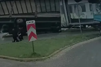 BiH: Vjetar prevrnuo kamion BiH: Vjetar prevrnuo kamion