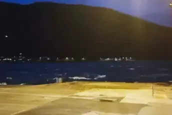 Olujni vjetar u Boki Kotorskoj, trajekt ne saobraća Olujni vjetar u Boki Kotorskoj, trajekt ne saobraća