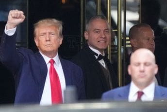 Uhapšen Tramp: Čeka se da se pojavi u sudnici Uhapšen Tramp: Čeka se da se pojavi u sudnici