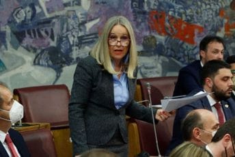 Ljudi sa 50 ili 60 godina naprasno dobili diplome Ljudi sa 50 ili 60 godina naprasno dobili diplome