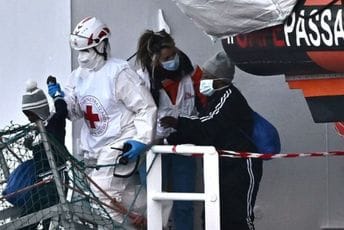 Brod Ljekara bez granica spasao 440 migranata u Sredozemlju Brod Ljekara bez granica spasao 440 migranata u Sredozemlju