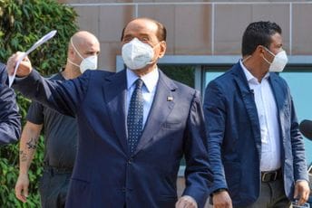 Berluskoni primljen na intenzivnu njegu Berluskoni primljen na intenzivnu njegu