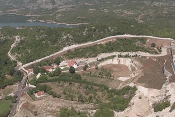 Punomoćnica Đukanovića: Odluka Ministarstva očigledno pravno nasilje i bezobzirno ignorisanje relevantnih propisa Punomoćnica Đukanovića: Odluka Ministarstva očigledno pravno nasilje i bezobzirno ignorisanje relevantnih propisa