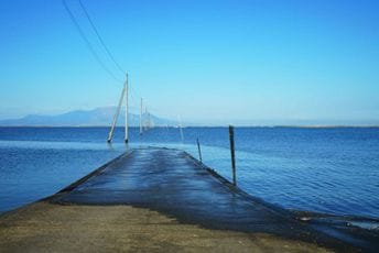 I do četiri metra ispod površine mora: Put koji nestaje dva puta na dan I do četiri metra ispod površine mora: Put koji nestaje dva puta na dan