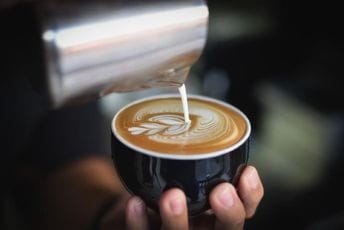 Topla ili hladna kafa: Stručnjaci otkrivaju koja je zdravija