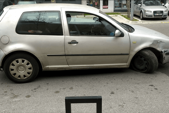 Saobraćajna nezgoda u Podgorici: Automobil na ulici od sinoć, još se čeka izlazak tužioca Saobraćajna nezgoda u Podgorici: Automobil na ulici od sinoć, još se čeka izlazak tužioca