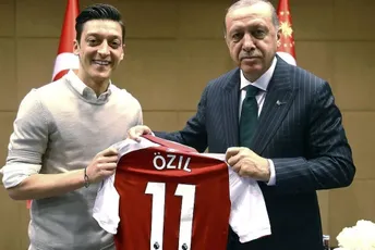 Turski mediji: Mesut Ozil ulazi u politiku i postaje član Erdoganove stranke Turski mediji: Mesut Ozil ulazi u politiku i postaje član Erdoganove stranke