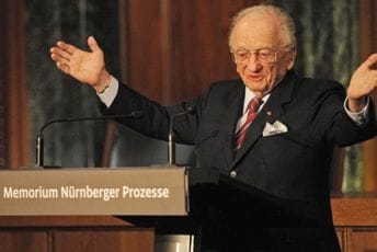 Preminuo posljednji tužilac iz Nirnberškog procesa Preminuo posljednji tužilac iz Nirnberškog procesa