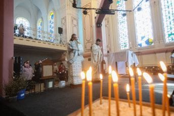Sveštenici koje je protjerala Ruska crkva zbog protivljenja ratu počeli služenje u Litvaniji Sveštenici koje je protjerala Ruska crkva zbog protivljenja ratu počeli služenje u Litvaniji