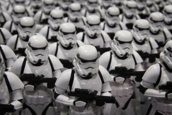 Stižu tri nova filma iz serijala "Ratovi zvijezda" – troje reditelja, tri priče Stižu tri nova filma iz serijala "Ratovi zvijezda" – troje reditelja, tri priče