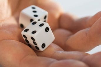 Oba kandidata na izborima dobila jednak broj glasova, predsjednik izabran - bacanjem kocke Oba kandidata na izborima dobila jednak broj glasova, predsjednik izabran - bacanjem kocke