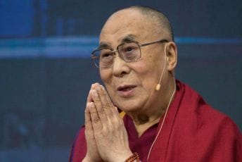 Dalaj Lama poljubio dječaka u usta, pa se izvinio Dalaj Lama poljubio dječaka u usta, pa se izvinio