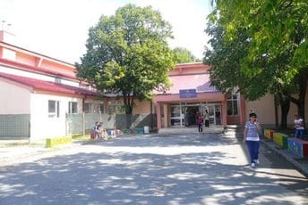 Učenik donio nož u školu, kažnjen nižom ocjenom iz vladanja Učenik donio nož u školu, kažnjen nižom ocjenom iz vladanja