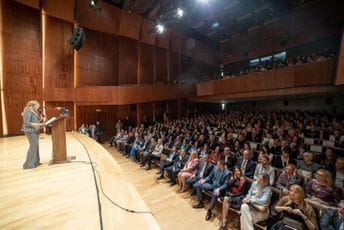 "Najljepši odjek mladosti": Obilježen vijek postojanja Srednje ekonomske škole "Mirko Vešović" "Najljepši odjek mladosti": Obilježen vijek postojanja Srednje ekonomske škole "Mirko Vešović"