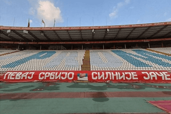 Navijači Zvezde uprkos praznim tribinama veličali Ratka Mladića i ismijali FIFA-u Navijači Zvezde uprkos praznim tribinama veličali Ratka Mladića i ismijali FIFA-u