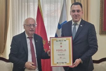 "Naša borba se nastavlja": Vuković dobitnik povelje za usluge u razvoju i unapređenju antifašizma "Naša borba se nastavlja": Vuković dobitnik povelje za usluge u razvoju i unapređenju antifašizma