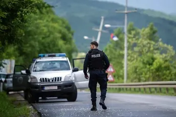 Četiri policajca suspendovana zbog sumnje da su umiješani u incident na sjeveru Kosova Četiri policajca suspendovana zbog sumnje da su umiješani u incident na sjeveru Kosova