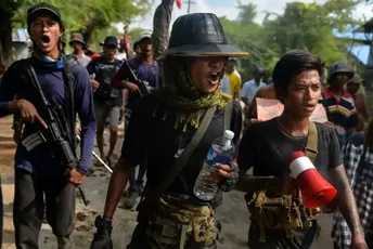 Pakao u Mjanmaru: Vojska iz aviona bombardovala opozicioni skup, mrtvih bi moglo biti više od 100 Pakao u Mjanmaru: Vojska iz aviona bombardovala opozicioni skup, mrtvih bi moglo biti više od 100