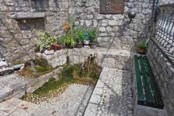 Herceg Novi: Izvori se gase, gradske česme na meti vandala Herceg Novi: Izvori se gase, gradske česme na meti vandala