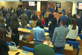 Zakazana nova sjednica Skupštine Glavnog grada: Na dnevnom redu i ostavke Zakazana nova sjednica Skupštine Glavnog grada: Na dnevnom redu i ostavke