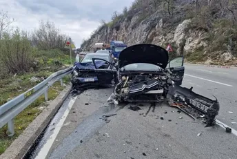 Više osoba povrijeđeno u sudaru na Dobrskoj ploči, među njima i trudnica Više osoba povrijeđeno u sudaru na Dobrskoj ploči, među njima i trudnica