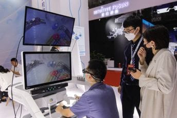 Kineski hirurzi operisali pacijentkinju udaljenu skoro pet hiljada kilometara Kineski hirurzi operisali pacijentkinju udaljenu skoro pet hiljada kilometara