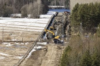 Visoka tri metra i prekrivena bodljikavom žicom: Finska predstavila prvi dio granične ograde sa Rusijom Visoka tri metra i prekrivena bodljikavom žicom: Finska predstavila prvi dio granične ograde sa Rusijom