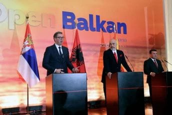 Prvo skoči, pa reci: ,,Otvoreni Balkan“! Lideri Srbije, Severne Makedonije i Albanije, Aleksandar Vučić, Zoran Zaev i Edi Rama u Tirani