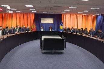 Abazović sa Redžepi: Crnoj Gori regionalna politika prioritet jer smo država koja nema probleme ni sa jednim susjedom Abazović sa Redžepi: Crnoj Gori regionalna politika prioritet jer smo država koja nema probleme ni sa jednim susjedom