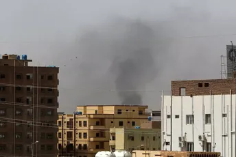 Haos u Sudanu: Pobunjenici zauzeli predsjedničku rezidenciju i aerodrome, sukobi u toku širom države Haos u Sudanu: Pobunjenici zauzeli predsjedničku rezidenciju i aerodrome, sukobi u toku širom države