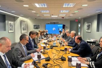 Damjanović i Žugić: Stabilnost javnih finansija i smanjenje duga stvaraju osnove za uspješnu realizaciju brojnih započetih projekata Damjanović i Žugić: Stabilnost javnih finansija i smanjenje duga stvaraju osnove za uspješnu realizaciju brojnih započetih projekata