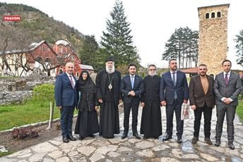 Abazović i Đurović posjetili Pećku patrijaršiju Abazović i Đurović posjetili Pećku patrijaršiju