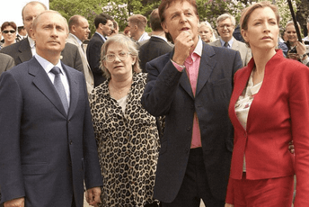 Gutljaj slobode Vladimira Putina i novih dvadeset godina Crne Gore Gutljaj slobode Vladimira Putina i novih dvadeset godina Crne Gore