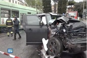 Rim: Tramvaj prošao kroz crveno i udario u automobil kapitena Lacija
