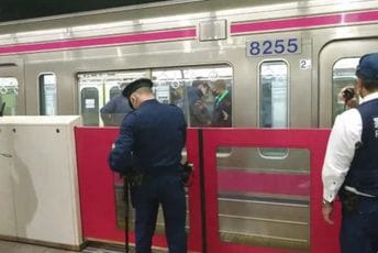 Japan: Prevrnula se festivalska kolica, povrijeđeno 11 ljudi Japan: Prevrnula se festivalska kolica, povrijeđeno 11 ljudi