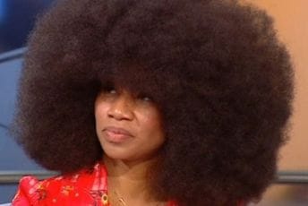 Afroamerikanka oborila Ginisov rekord: Najveća afro frizura Afroamerikanka oborila Ginisov rekord: Najveća afro frizura