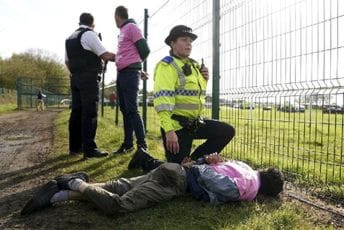 Uhapšeno 118 aktivista za prava životinja zbog upada na hipodrom Uhapšeno 118 aktivista za prava životinja zbog upada na hipodrom