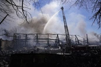 Vatra prešla granicu sa Španijom: U Francuskoj prvi veliki šumski požar u ovoj godini Vatra prešla granicu sa Španijom: U Francuskoj prvi veliki šumski požar u ovoj godini