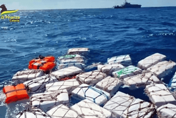 Organizovana jedna od najvećih zaplijena droge: U moru pronađene dvije tone kokaina Organizovana jedna od najvećih zaplijena droge: U moru pronađene dvije tone kokaina