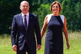 Supruga kancelara Šolca podnijela ostavku na mjesto pokrajinske ministarke Supruga kancelara Šolca podnijela ostavku na mjesto pokrajinske ministarke