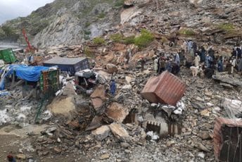 Pakistan: Ogromno klizište zatrpalo kamione, povrijeđeno nekoliko osoba Pakistan: Ogromno klizište zatrpalo kamione, povrijeđeno nekoliko osoba
