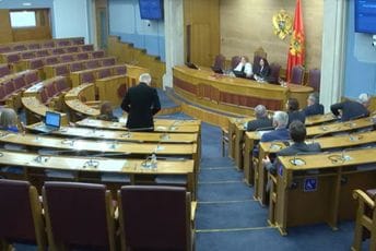 O ukidanju otpremnina funkcionerima odlučivaće neki novi saziv O ukidanju otpremnina funkcionerima odlučivaće neki novi saziv