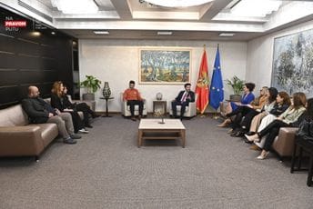 Vlada: Podržavamo da se umjetnicima povećaju zarade, apel Sindikatu da ne koči donošenje takve odluke Vlada: Podržavamo da se umjetnicima povećaju zarade, apel Sindikatu da ne koči donošenje takve odluke