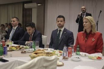 Milatović, Đurović, Abazović i Bečić na iftaru u Rožajama Milatović, Đurović, Abazović i Bečić na iftaru u Rožajama