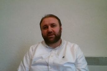 Otac teško povrijeđenog dječaka iz Sarajeva: Nije bilo izvinjenja ni podrške od porodica onih koji su napali našu djecu Otac teško povrijeđenog dječaka iz Sarajeva: Nije bilo izvinjenja ni podrške od porodica onih koji su napali našu djecu