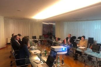 Pet od devet kompanija koje posluju na crnogorskom tržištu dio austrijskih osiguravajućih grupa Pet od devet kompanija koje posluju na crnogorskom tržištu dio austrijskih osiguravajućih grupa